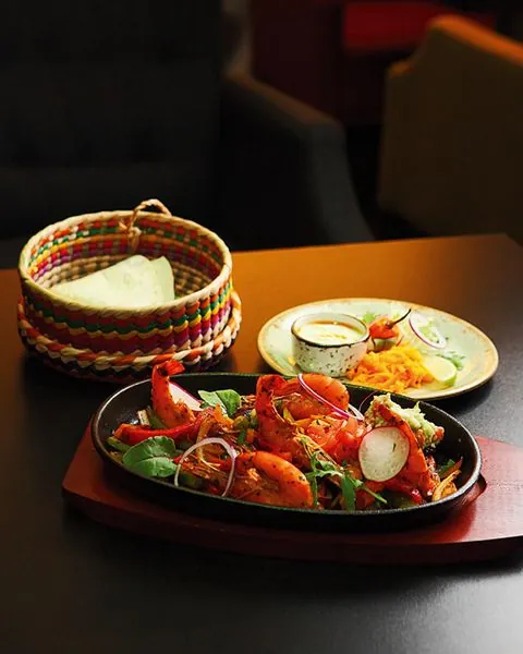 Fajita keptuvėje su tortilijomis