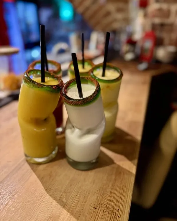 Margaritos su pipirų druska ant baro